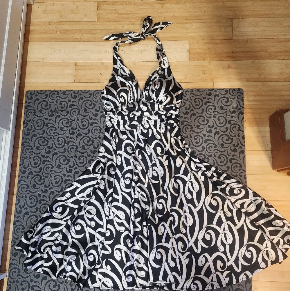 FOREVER Black and White ribbon Backless Haltertop